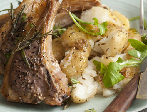 CHULETAS DE CORDERO AL AJO CABAÑIL