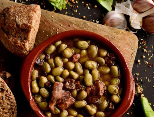Habas con longaniza